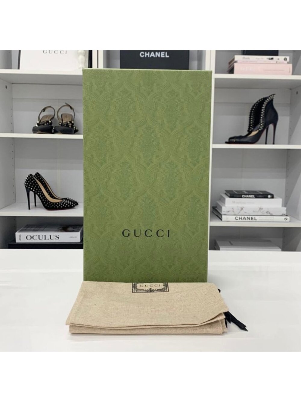 Gucci RUN Interlocking G Logo Sneakers - Picture 10 of 10